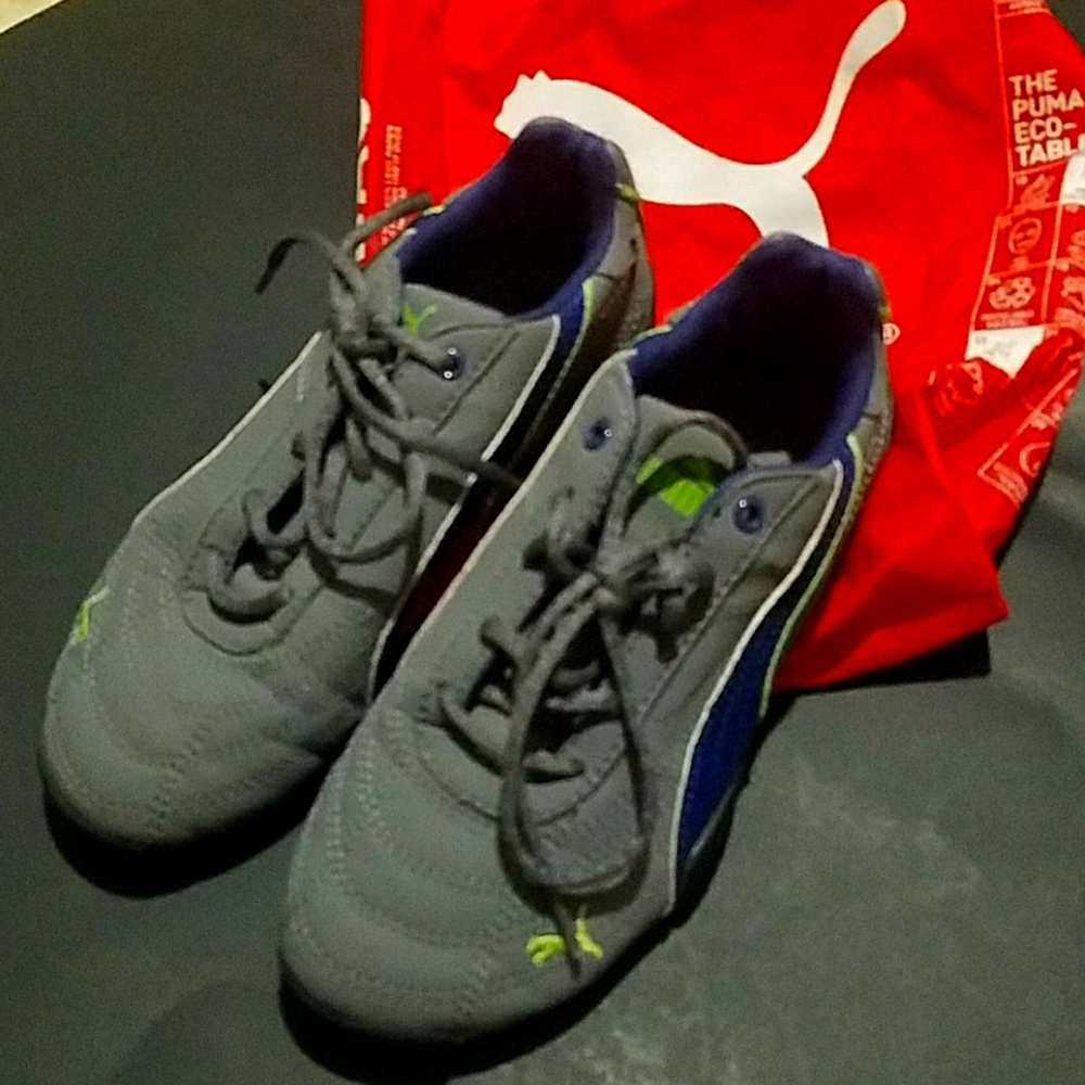 PUMAS TENNIS SHOES